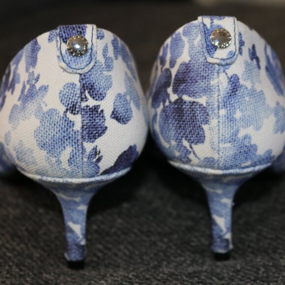 NWOT Blue and white Kitten heel pumps - Picture 4 of 5